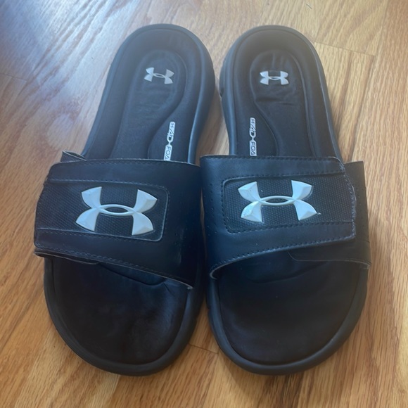 Men’s Under Armour flip flops - Picture 1 of 3
